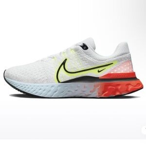 Woman’s Nike react sneakers